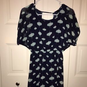 Short blue dress open back with umbrellas i think?